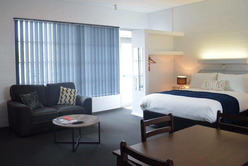 Penguin Seaside Motel Extérieur photo